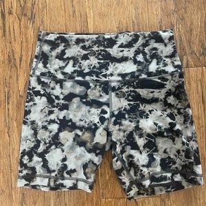 Lululemon 6" inseam yoga shorts (possibly Align Shorts 8